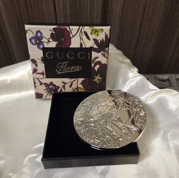 Gucci Flora Silver Floral Compact Mirror - Picture 1 of 3